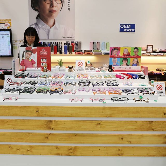 #ioft 2017 #ioft2017
#nagoyagankyo #名古屋眼鏡
#tomatoglasses factory

We make #kidsframes #babyframes #kidsglasses #babyglasses #eyeglasses #eyewear #childrenseyewear #childrensglasses #opticalframe #kidsfashion #specialized #specialised #kids #baby #glasses